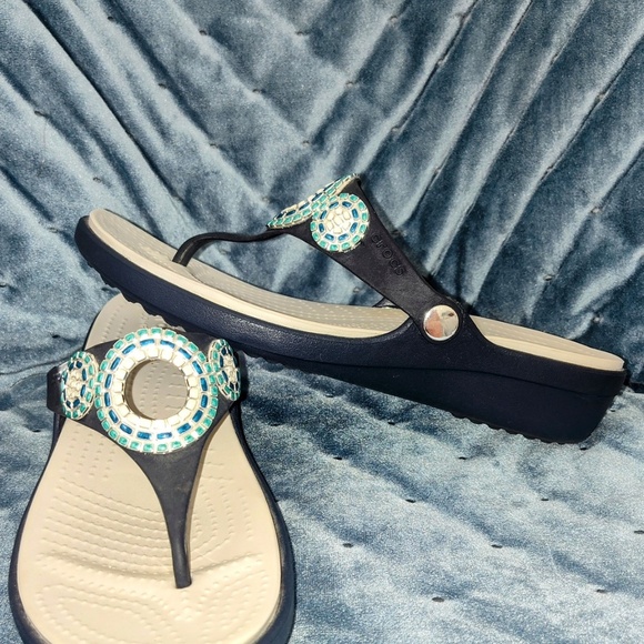 Crocs Sanrah Diamante Wedge Flip Sandals Deep Heel Cups Silver/Navy Women’s 10W - Picture 5 of 7